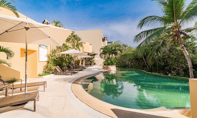 Santa Maria Huatulco Condo | Beachfront Penthouse | Resort Amenities