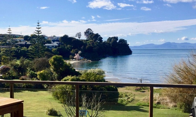 Kaiteriteri House | Beachfront Playground