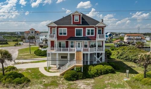 Sneads Ferry House | Beachfront, private dock, private pool & hot tub, pool table, ping pong