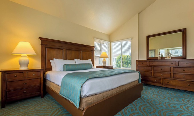 Oxnard Shores Hotel | Beachfront Retreat | 4 Units | Mandalay Beach Access