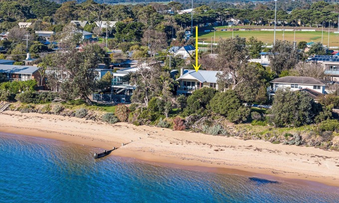 Cowes House | Beachfront Retreat Amazing 5 bedroom House