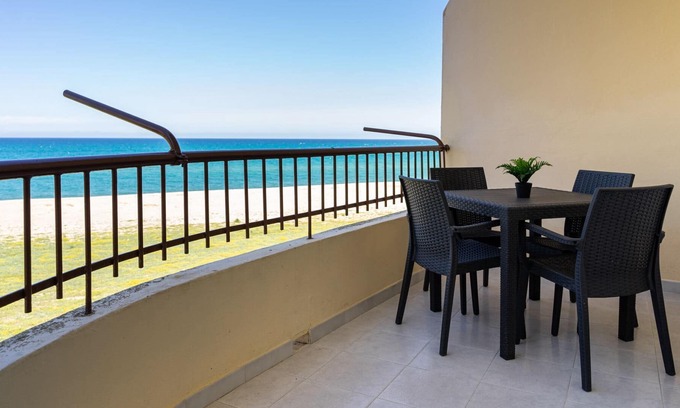 Marina di Strongoli Apartment | Beachfront suite in your relax oasis