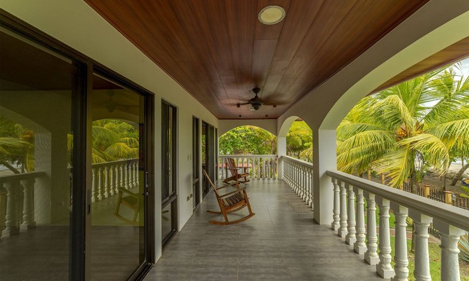Esterillos Centro Villa | Beachfront villa in Esterillos Centro