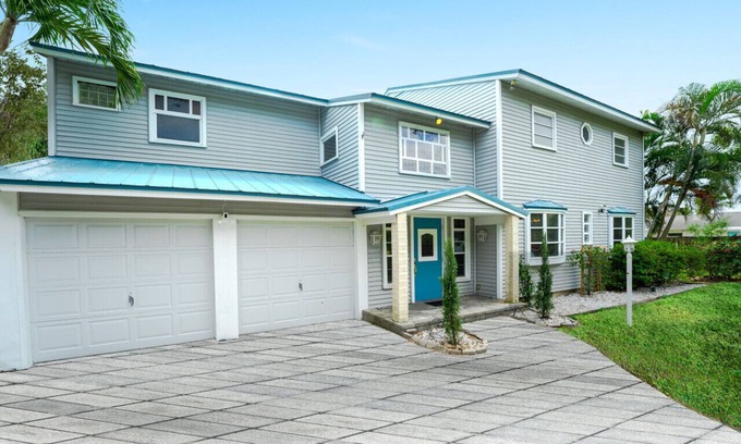 Lake Clarke Shores House | Beachfront Villa w/Htd Pool, Game Room, Cinema, Spa