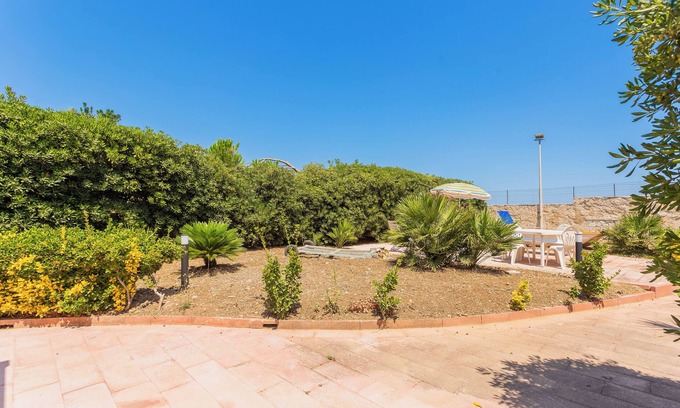 Municipio 5 Villa | Beachfront villa suitable for families or group of friends