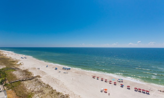 Ono Island Condo | Beachfront Windemere Condos by Hosteeva