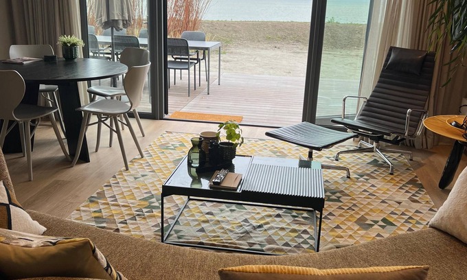 Enkhuizen House | BeachHouse "Sinne" - Exclusive vacation home directly on the IJsselmeer