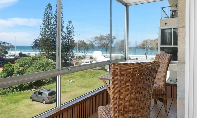 Gold Coast Apartment | Beachside 2BR Getaway Walk to Sand Netflix