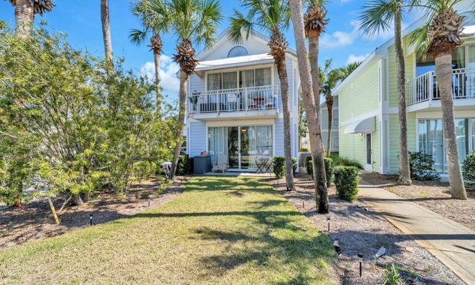 Crystal Beach Cottage | Beachside Bliss Full Cottage~Location, Crystal Beach, Destin~Steps to Beach/Pool