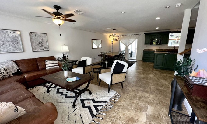 Tarpon Springs House | Beachside Bliss Steps from Sand in Tarpon Springs