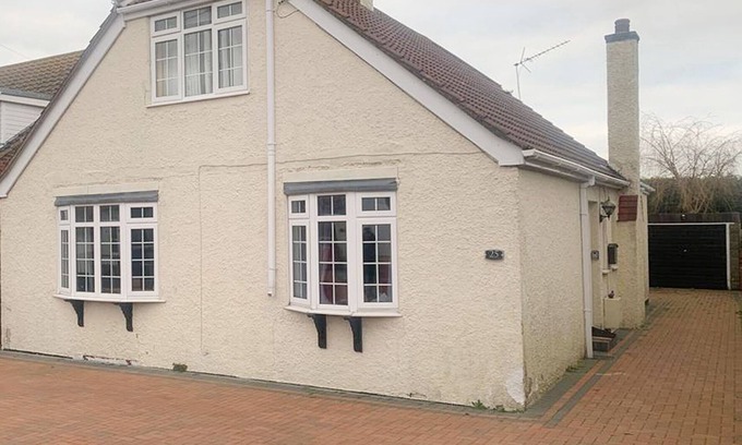 Herne Bay House | Beachside Family Home Sleeps 8 with Parking