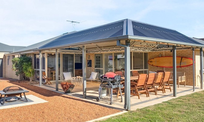 Halls Head House | Beachside Family & Pet Friendly Casa Del Caravel