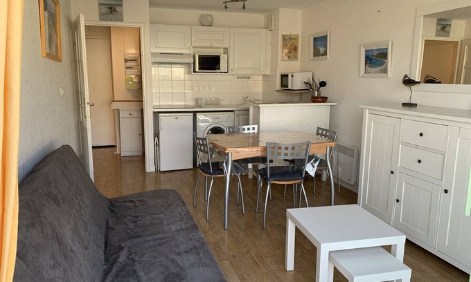 Fort-Mahon-Plage Apartment | Beachside Getaway: Cozy 2-Bedroom with Balcony, Steps from Sand