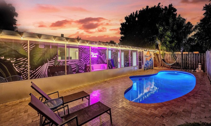Pompano Beach House | Beachside Haven with Pool & BBQ. 6 min to Beach