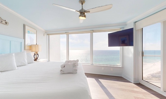 Sandestin Condo | Beachside II 4338 - modern beachfront condo with pool, resort tram + balcony