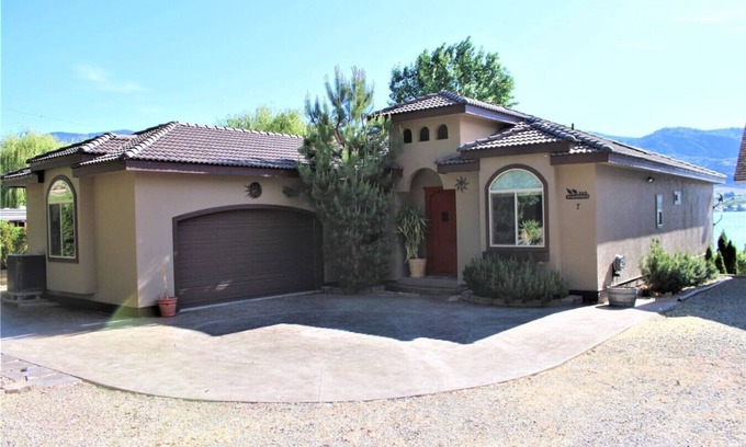 Okanagan-Similkameen House | Beachside Oasis, Oroville
