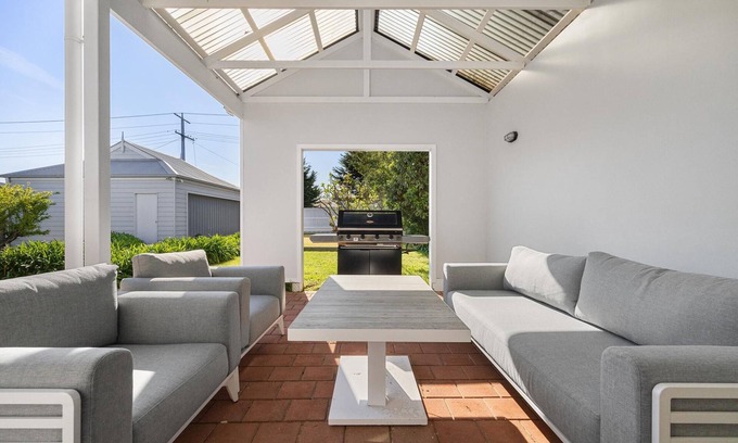 Blairgowrie House | Beachside Retreat Blairgowrie - 1 NIGHT FREE!* - Only 200m to the charming Blairgowrie Village and Bay beach