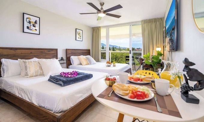 Kihei Condo | Beachside Retreat | Walk to Shops & Dining
