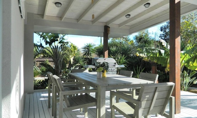 Rosebud House | Beachside Rosebud Retreat with *Wheelchair access*