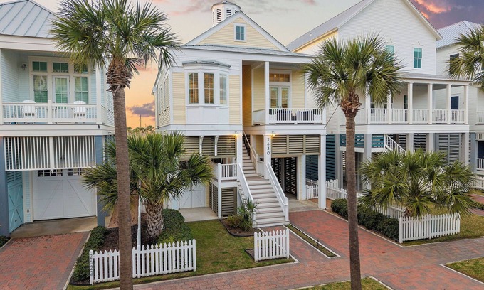 Galveston Cottage | Beachtown Galveston - 4 Bed on 1 Level with Elevator - Pet Friendly!