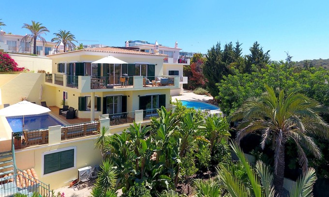 Ferragudo Villa | Beachvilla with private pool & seaview at prime location in Ferragudo Village.
