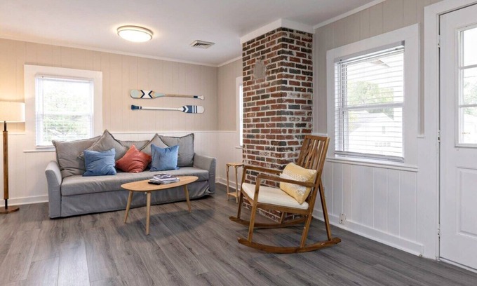 Northeast Virginia Beach House | Beachwalk #4, 8 minute walk to the beach