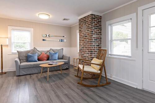 Northeast Virginia Beach House | Beachwalk #4 8 minute walk to the beach