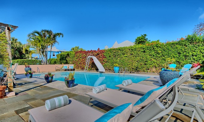 Paget Apartment | BeachWalkStudio StepsToBeach LargePool Central