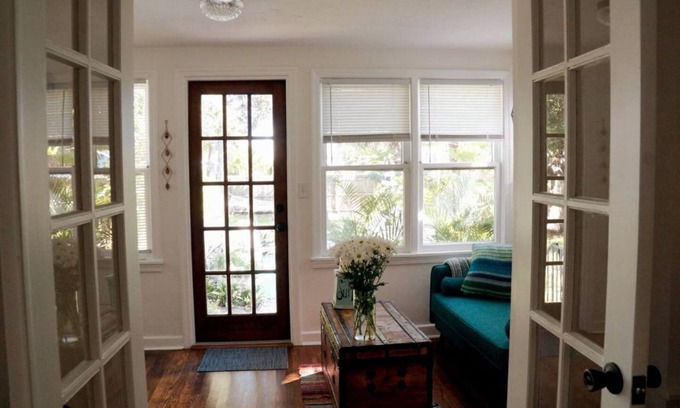 Mango Groves House | Beachy & Boho w/a Large & Lush Fenced Back Yard