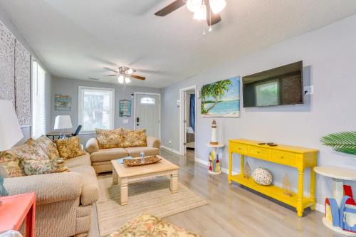 Northwest Quadrant House | Beachy Home in Heart of Beaufort with Pool Access