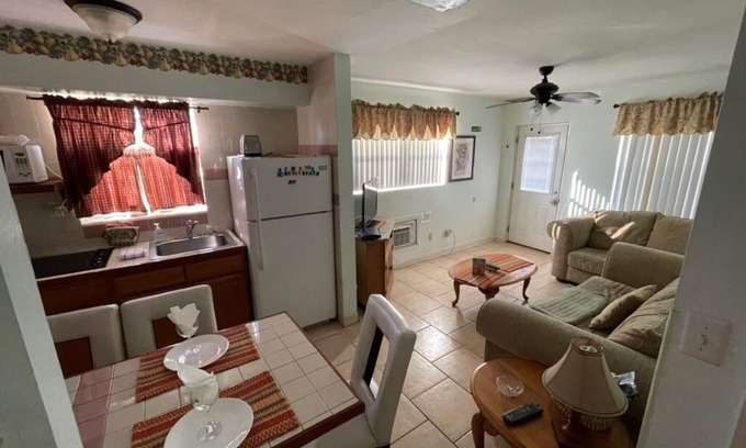 Clearwater Beach Hotel | Beachy one bedroom condo hotel. 200 yards to Clearwater Beach