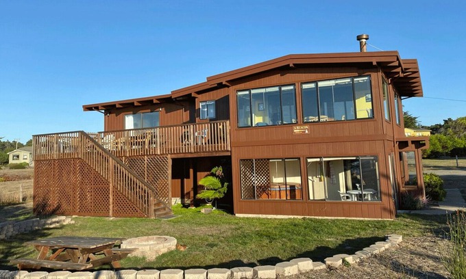 Fort Bragg House | Beacon Guest House - Whale Watchers Delight