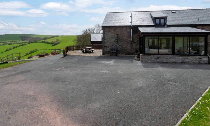 Brecon House | Beacons View Farm Cottages