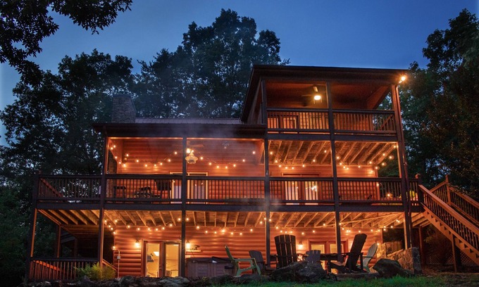 Mineral Bluff Cabin | *Bear-Foot Hideaway* HotTub | Pool Table | Views