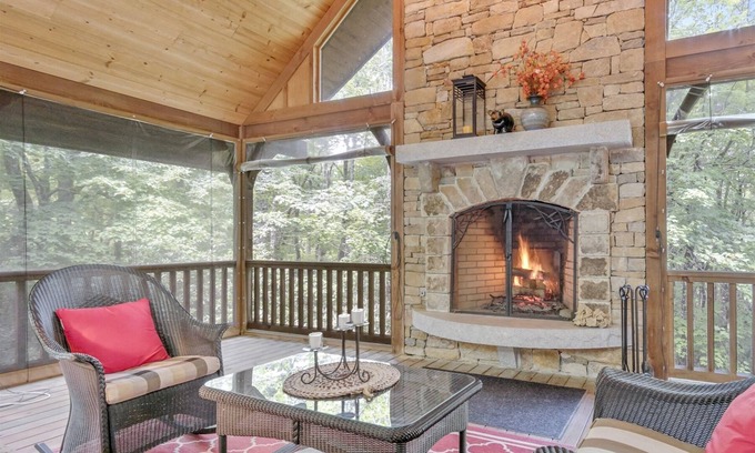 Highlands Cabin | Bear Hug | Incredible Outdoor Living Space with Fireplace