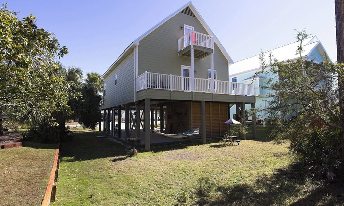 Ono Island House | Bear Point Has It All – A Pet-Friendly Getaway!