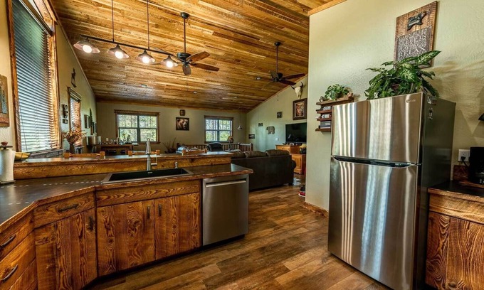 Coram Apartment | BEAR TRACK HIDEAWAY Sleeps 4 - Just 10 minutes from Glacier National Park