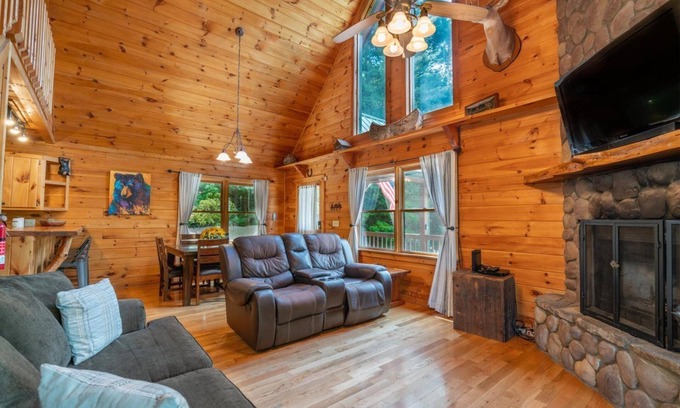 Blue Ridge Cabin | Bearfoot Lodge- Blue Ridge GA