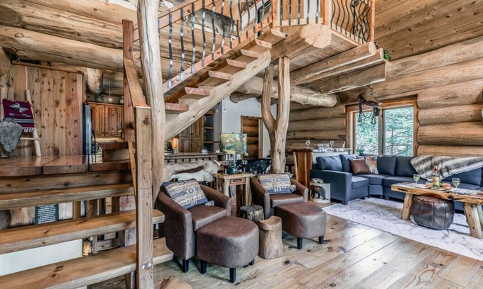 Ruidoso Cabin | Bearfoot Lodge: Hot Tub, Pets, River & Trails