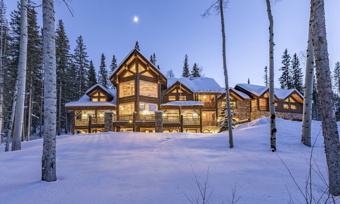 Mountain Village House | BEARPAW MANOR- A Magnificent Ski-In/Ski-Out Mountain Village Chalet