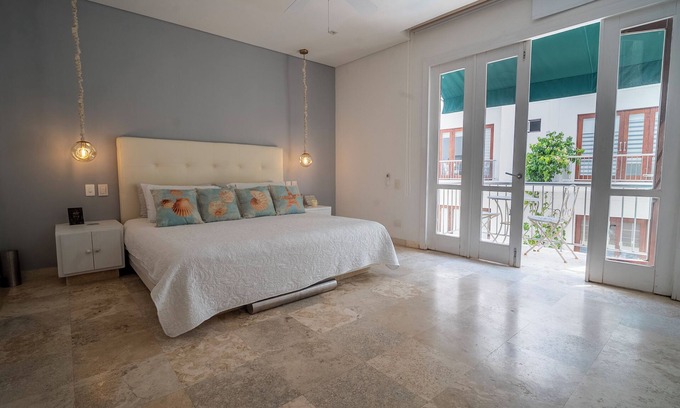 Cartagena Walled City Apartment | Beatiful view in front the sea ,inside old City