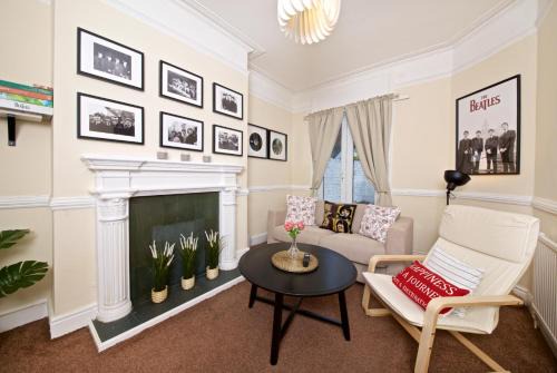 Liverpool House | Beatles Themed Spacious 5 Bedrooms Terraced House