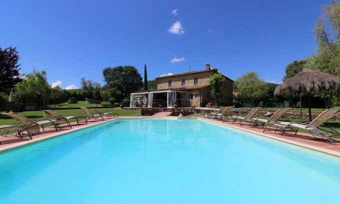 Civitella in Val di Chiana Villa | Beautiful private villa for 16 people with private pool, WIFI, TV and pets allowed, close to Are.
