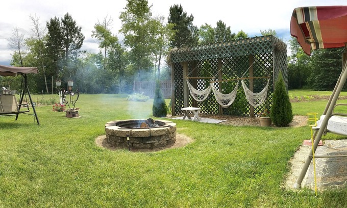 Wetmore House | Beau Soleil Bungelow-Spacious 3 Bedroom Home with a Hot Tub, & Firepit
