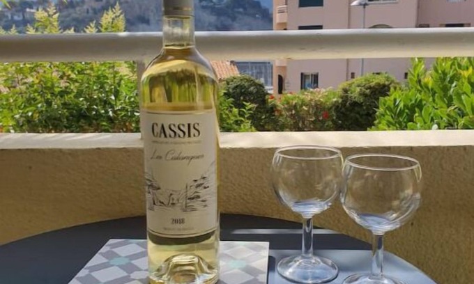 Cassis Apartment | Beau T2 Dans le Centre Ville Parking et Balcon