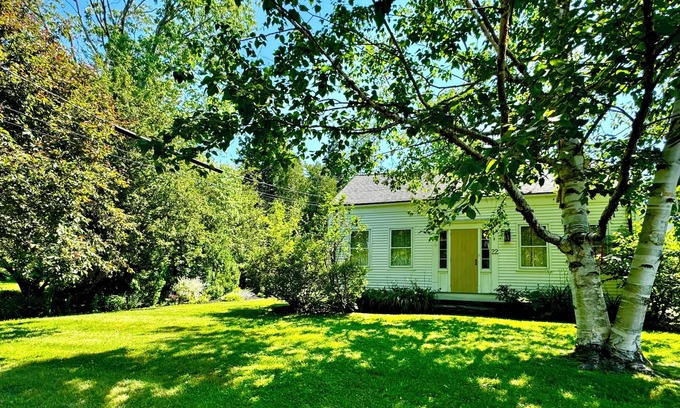 Camden Cottage | Beauchamp Cottage, near Rockport Harbor and golf course