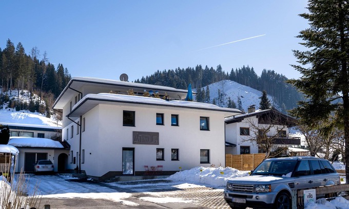 Hopfgarten im Brixental Apartment | Beautiful group accommodation, 50m to the ski bus