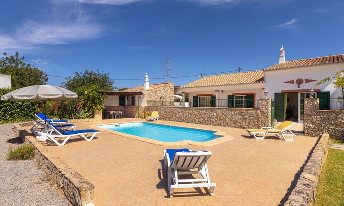 Murta House | Beautiful private villa for 6 guests with WIFI, private pool, A/C, TV and terrace