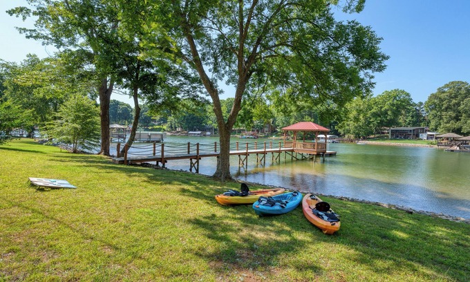 Terrell House | Beautiful & Updated Lakefront Getaway on a Peaceful Deep-Water Cove!