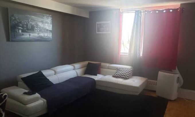 Wychwood Apartment | "Beautiful 1 bedroom apartment 5min to downtown!"